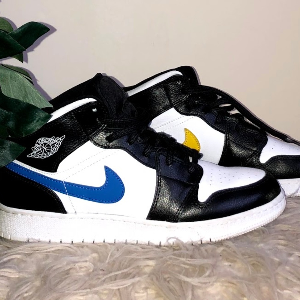 Air Jordan MIDS Crayola pack